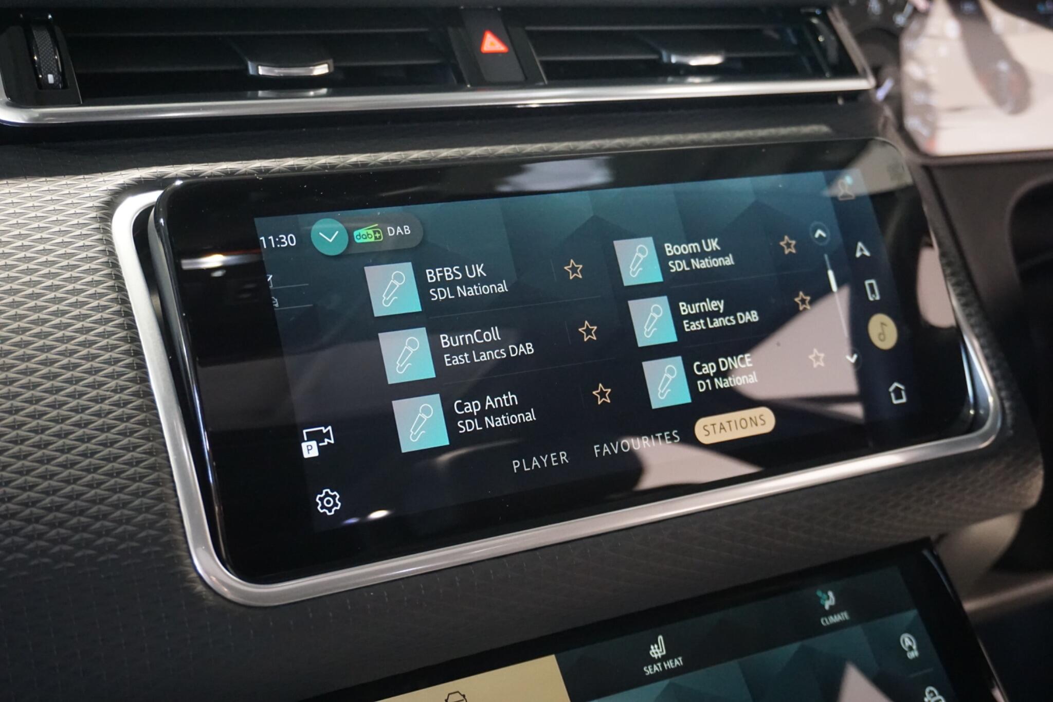 Land Rover Range Rover Velar 3.0 D300 MHEV R-Dynamic SE SUV 5dr Diesel Auto 4WD Euro 6 (s/s) (300 ps)